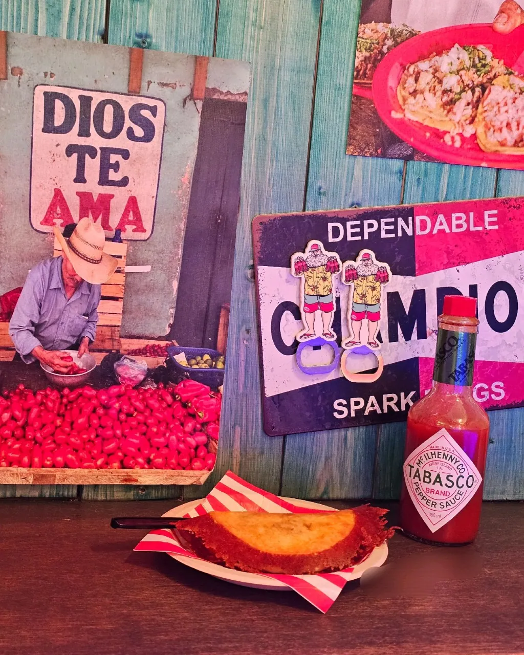 DIOS TE AMA 포스터와 비리아타코